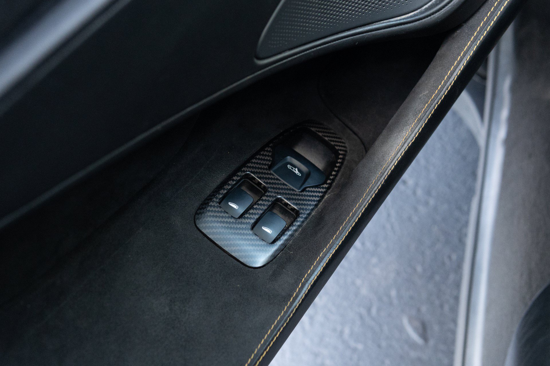 Used 2018 McLaren 570S RWD image 31