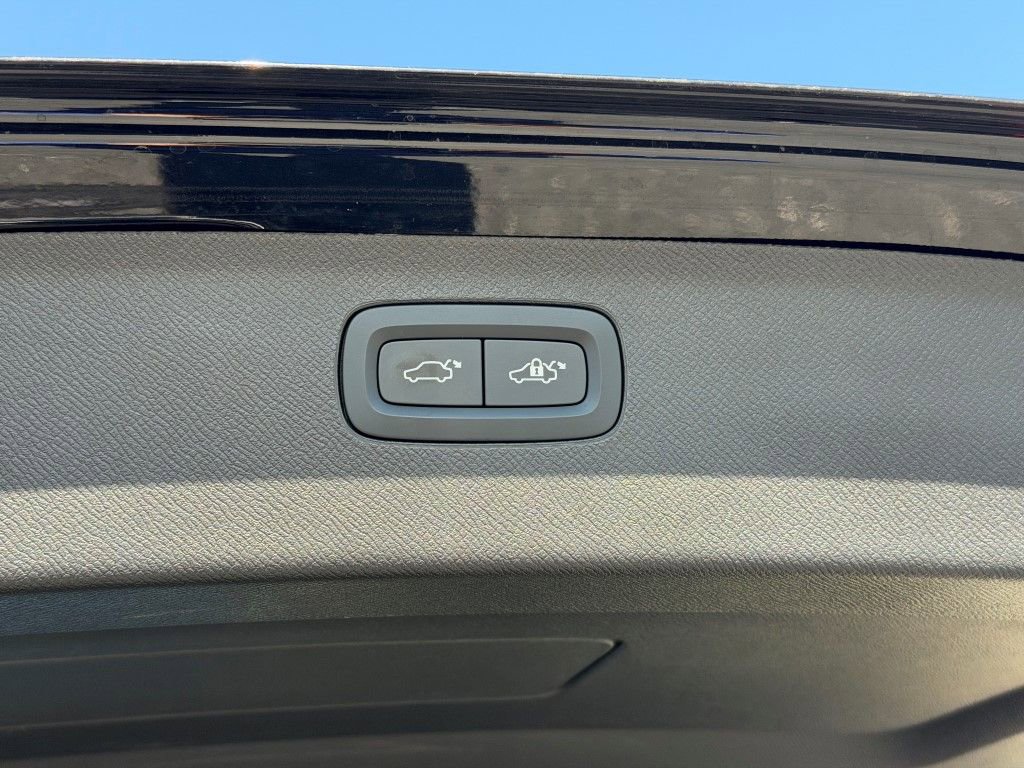 Certified 2025 Volvo XC90 T8 Ultra w/ Protection Package Premier image 20