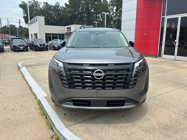 New 2026 Nissan Pathfinder Platinum FWD image 2