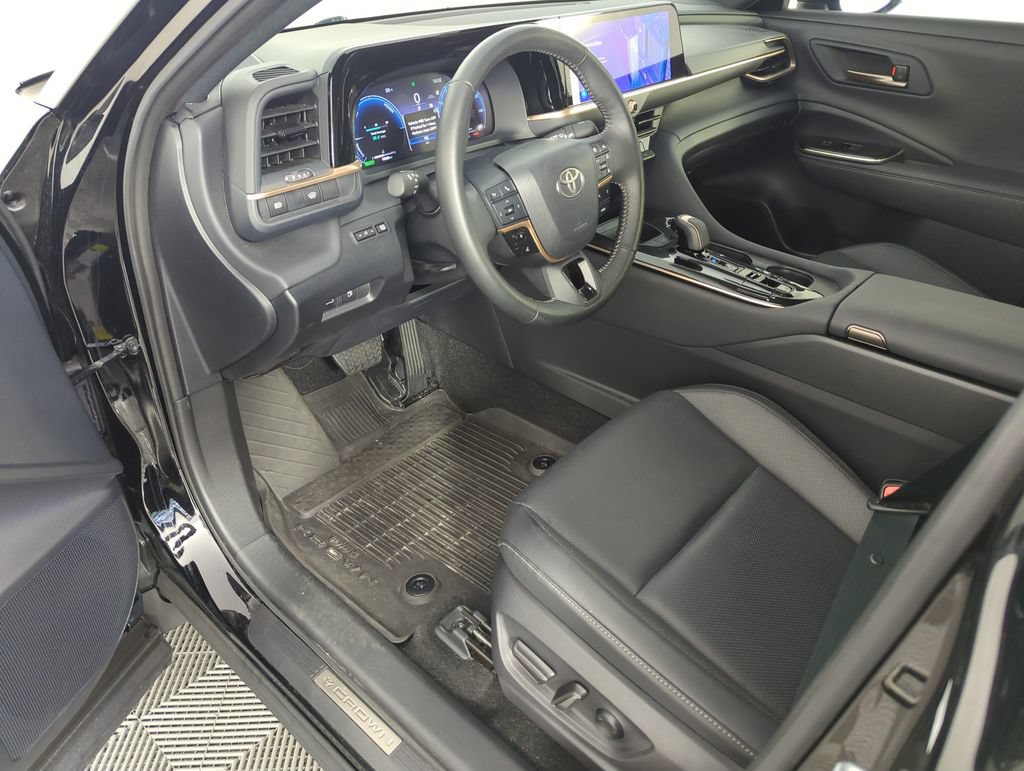 Used 2025 Toyota Crown AWD/4WD image 10
