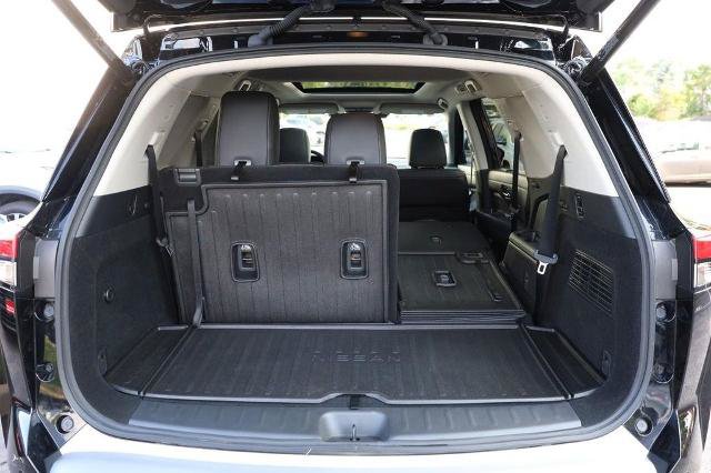 Certified 2025 Nissan Pathfinder SL w/ SL Premium Package FWD image 8