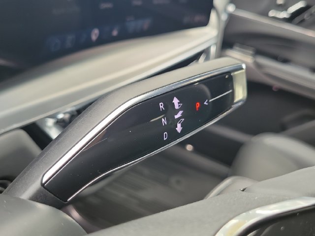 Certified 2024 Cadillac Lyriq Luxury AWD/4WD image 31