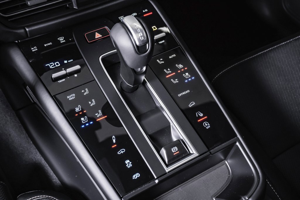 New 2026 Porsche Macan GTS image 24