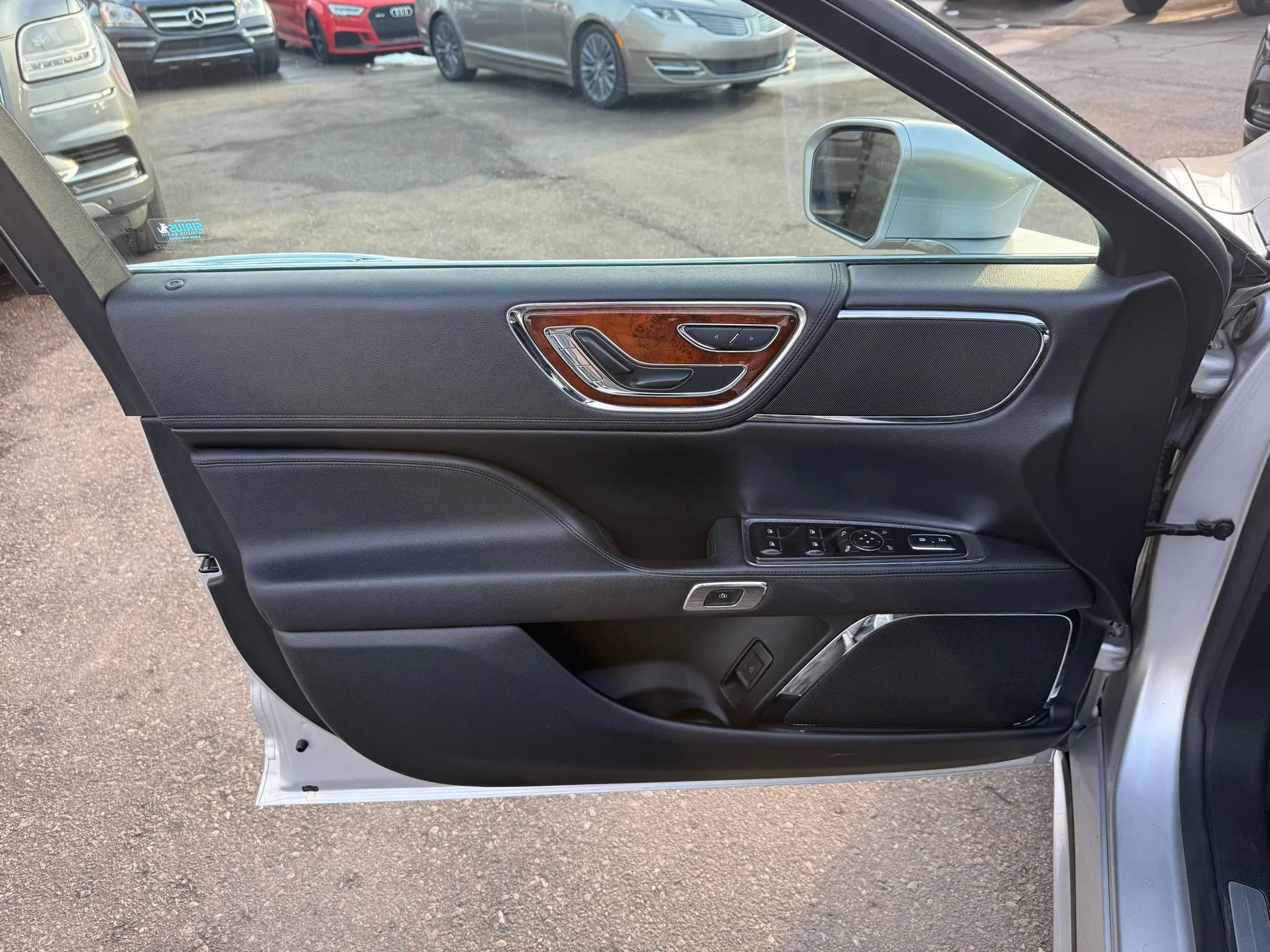 Used 2017 Lincoln Continental Select w/ Climate Package image 17