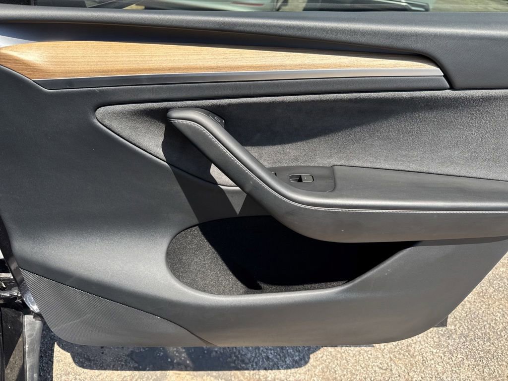 Used 2024 Tesla Model Y Long Range AWD/4WD image 33