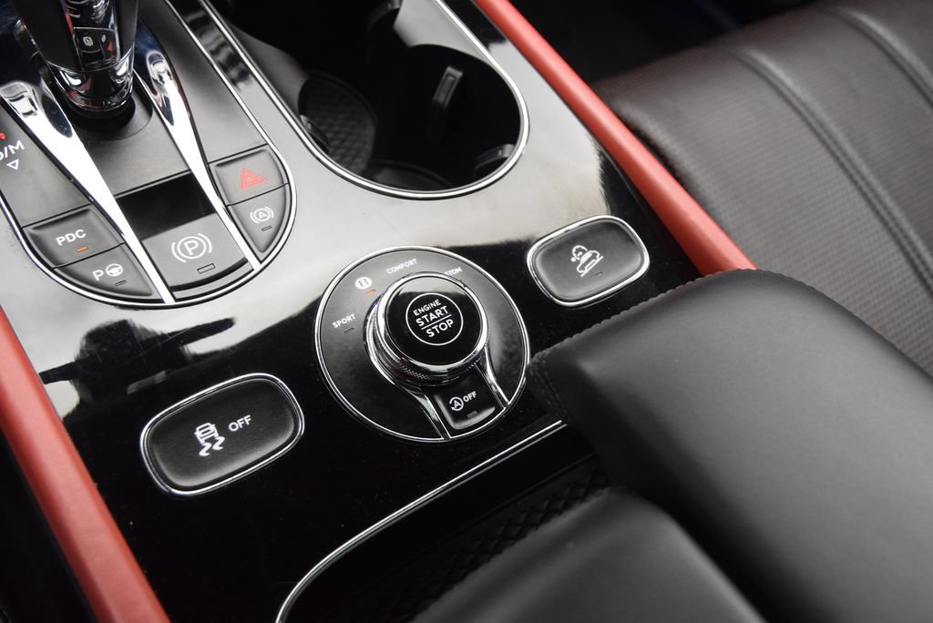 Used 2020 Bentley Bentayga Design Series AWD/4WD image 33