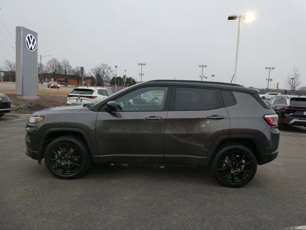 Used 2023 Jeep Compass Altitude AWD/4WD image 28