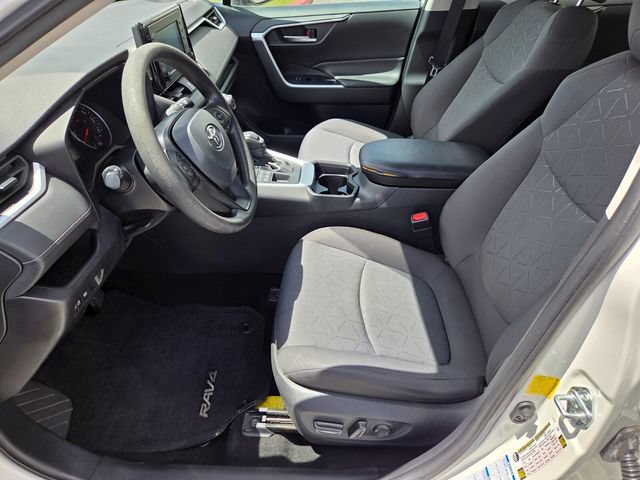 Used 2021 Toyota RAV4 XLE AWD/4WD image 9