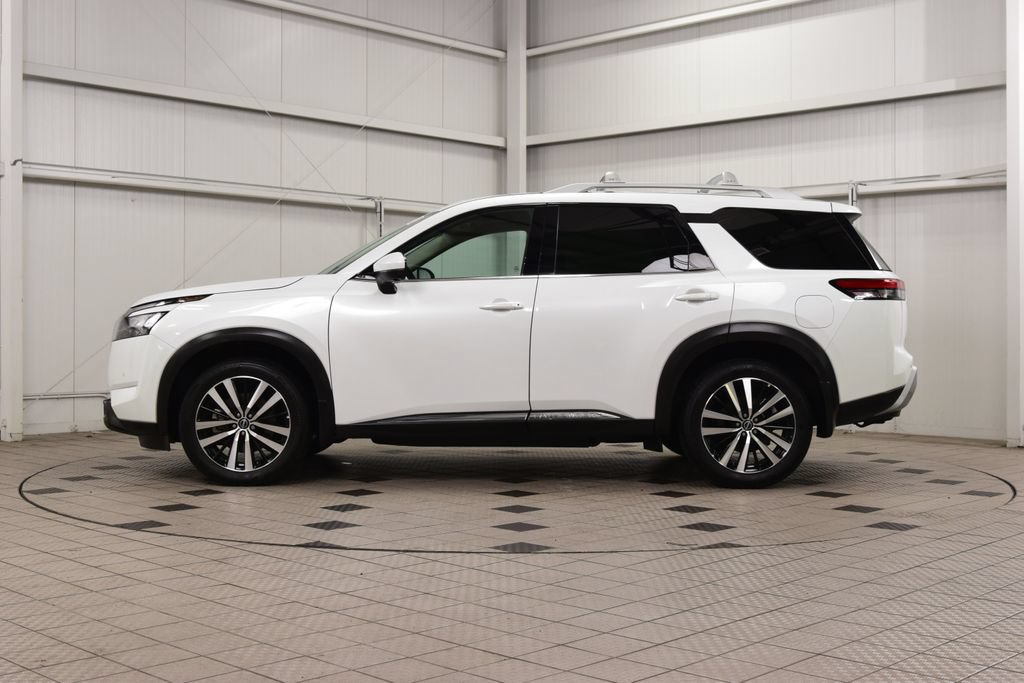 Used 2025 Nissan Pathfinder Platinum w/ Cargo Package AWD/4WD image 4