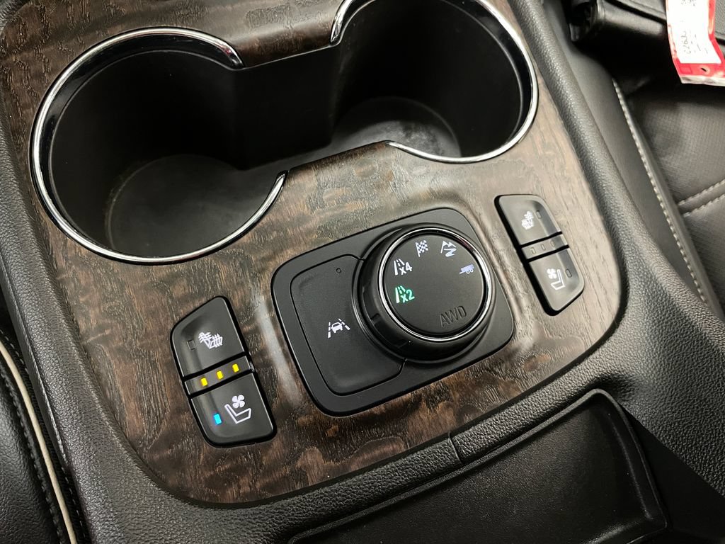 Certified 2022 GMC Acadia Denali w/ Denali Ultimate Package AWD/4WD image 12