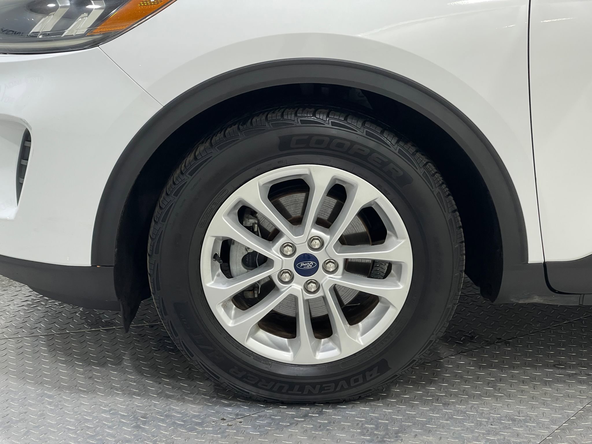 Used 2020 Ford Escape SE image 34