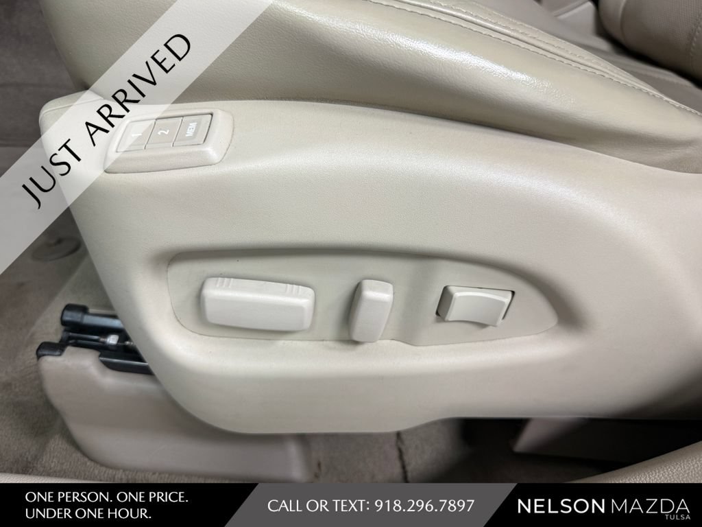 Used 2013 Cadillac SRX Premium AWD/4WD image 19