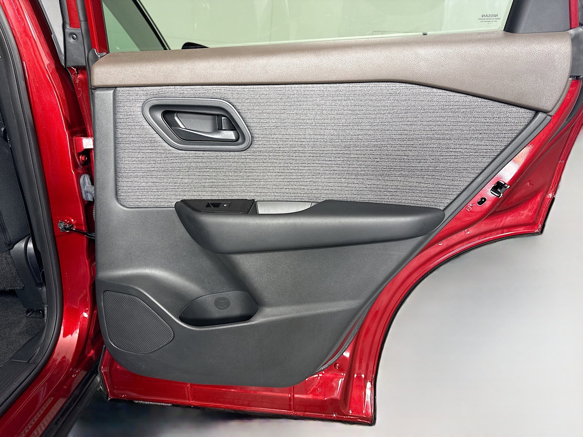 Used 2023 Nissan Rogue S image 28