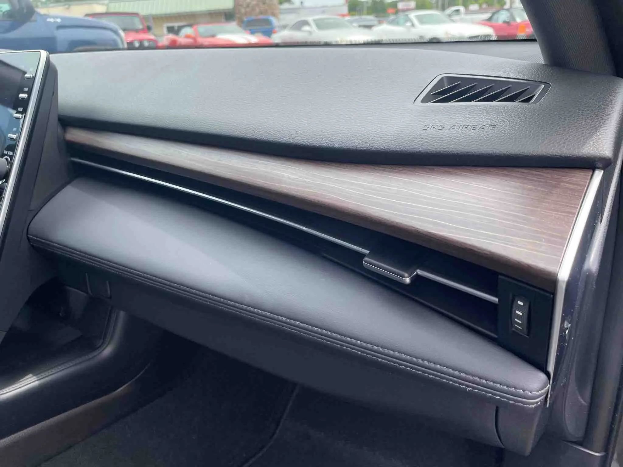 Used 2019 Toyota Avalon XLE image 23