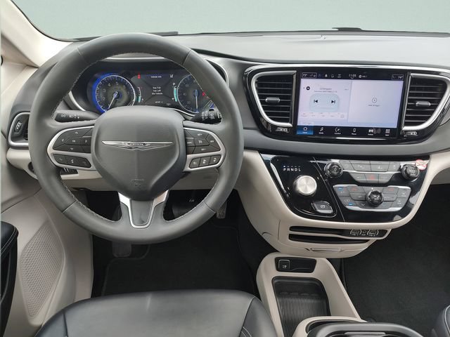 Certified 2024 Chrysler Pacifica Touring-L FWD image 10