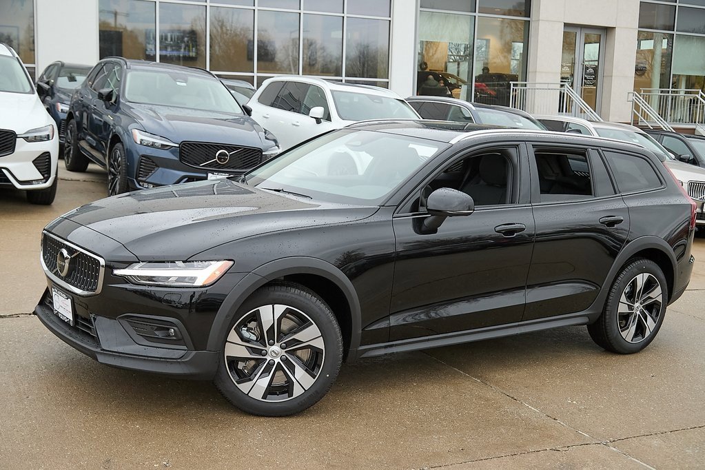 New 2026 Volvo V60 B5 Cross Country Plus w/ Climate Package image 3