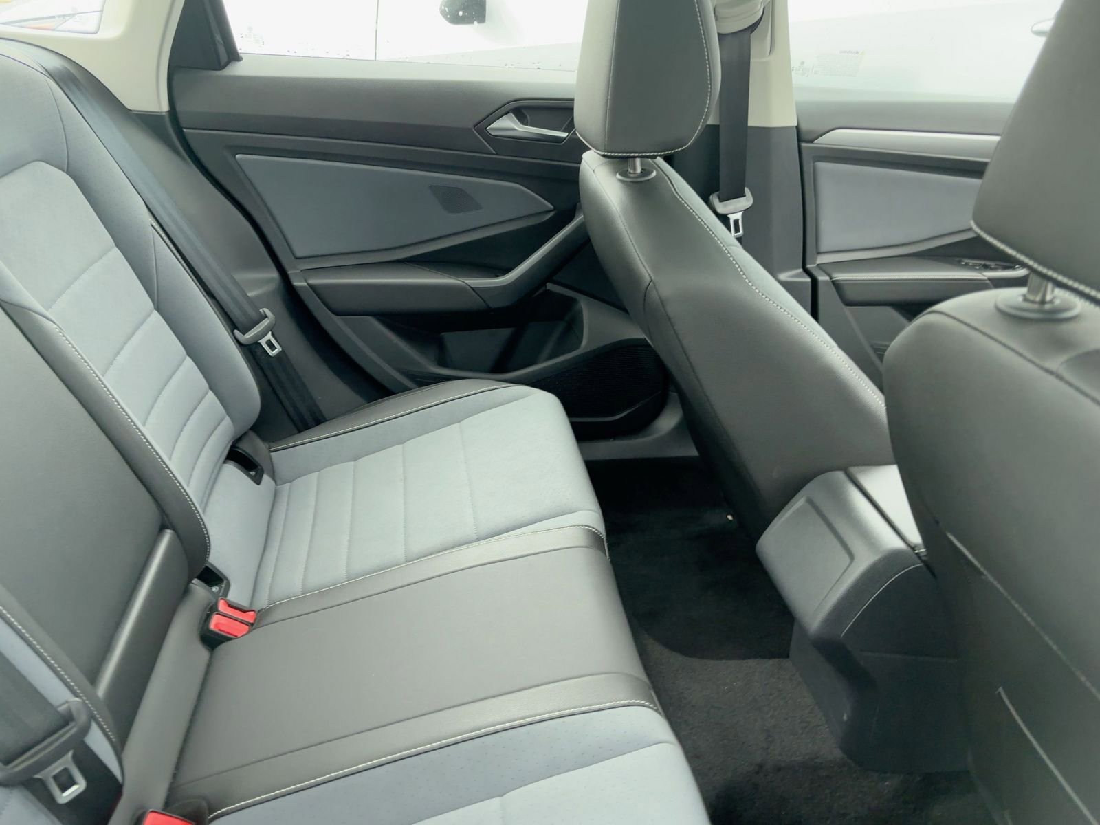 Used 2025 Volkswagen Jetta SE image 9