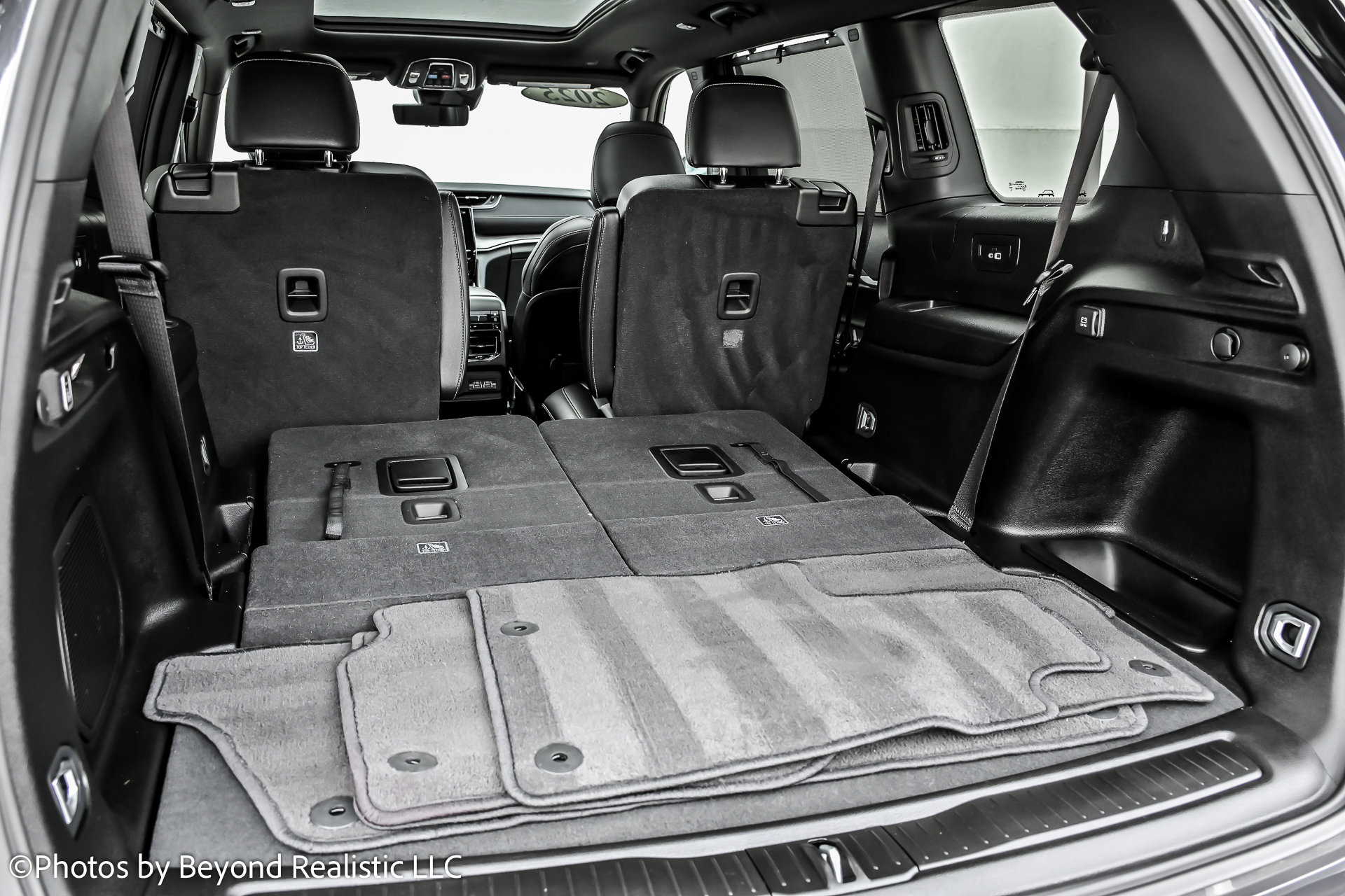 Used 2025 Jeep Grand Cherokee L Limited w/ Luxury Tech Group II image 21