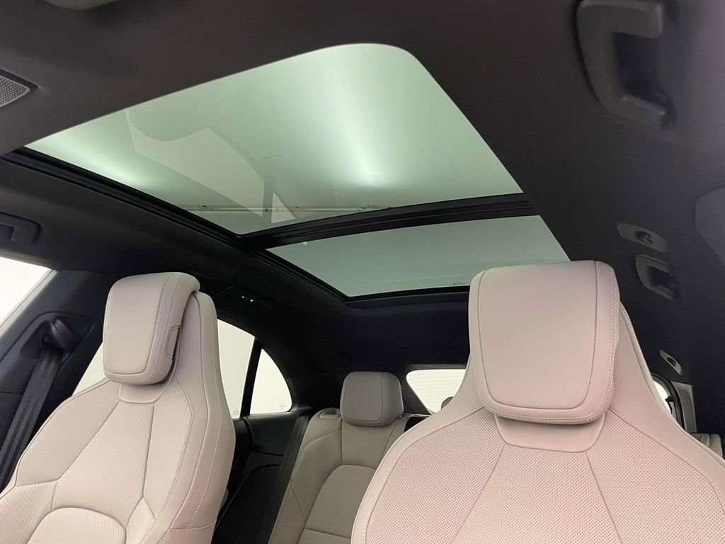 New 2026 Porsche Macan 4 Electric AWD/4WD image 18