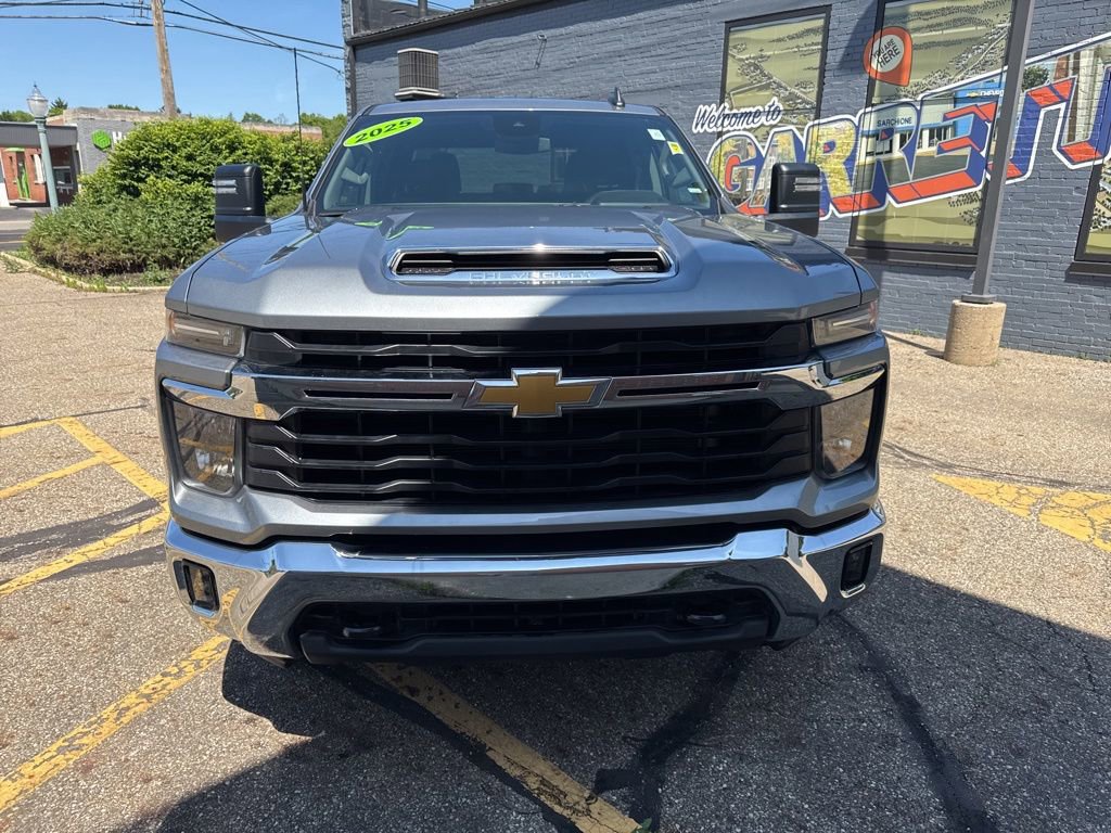 Used 2025 Chevrolet Silverado 2500 LT w/ Convenience Package AWD/4WD image 2