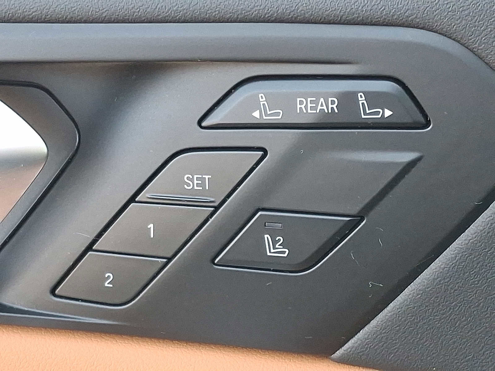 Used 2024 BMW X7 xDrive40i w/ M Sport Package image 28