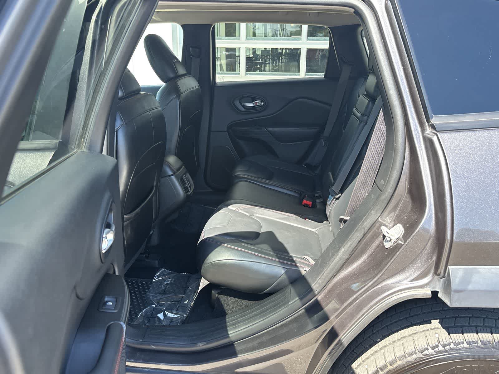 Used 2014 Jeep Cherokee Trailhawk w/ Comfort/Convenience Group AWD/4WD image 11