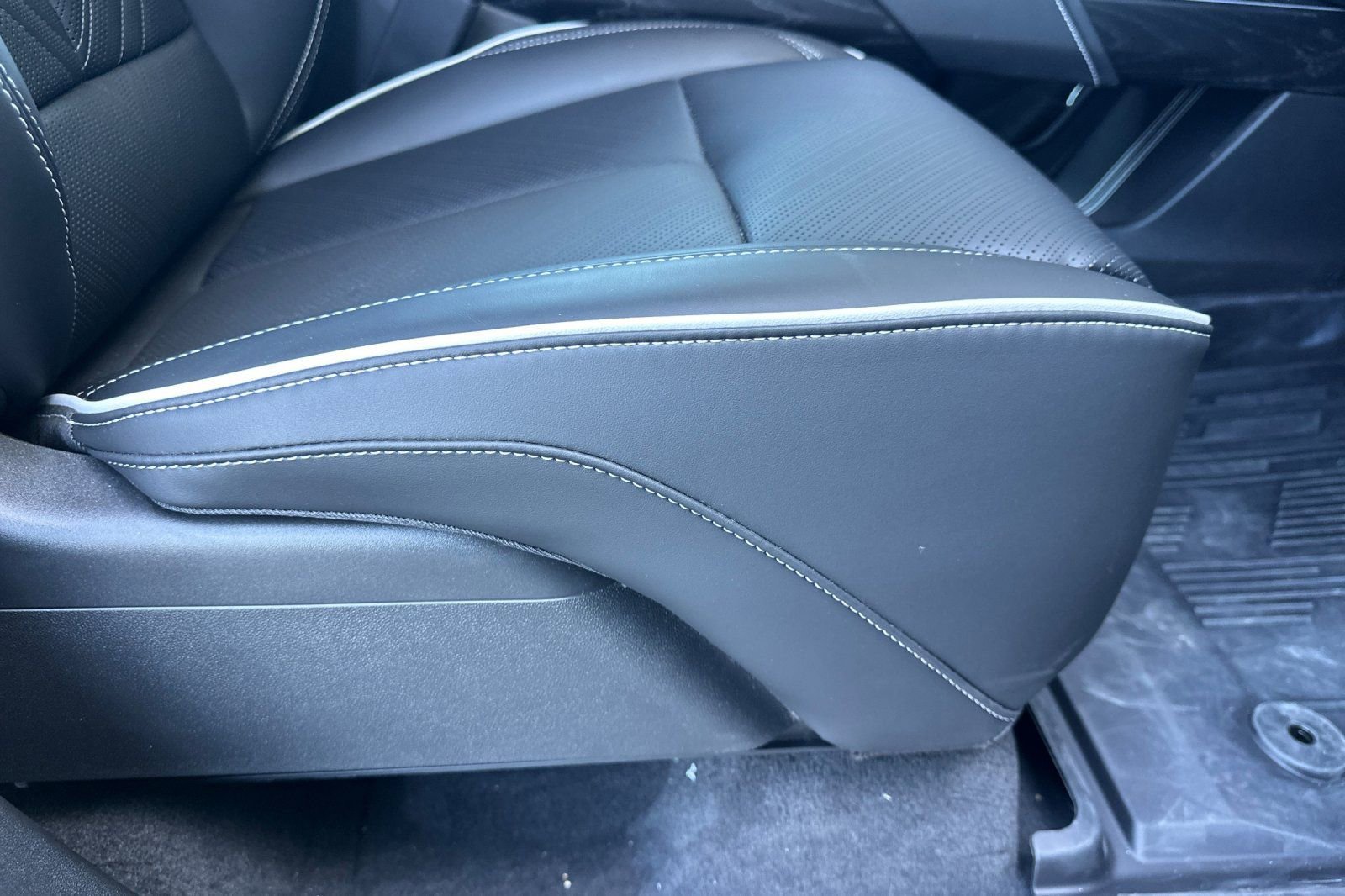 Certified 2026 Cadillac Vistiq Platinum w/ LPO, Floor Liner Package AWD/4WD image 23