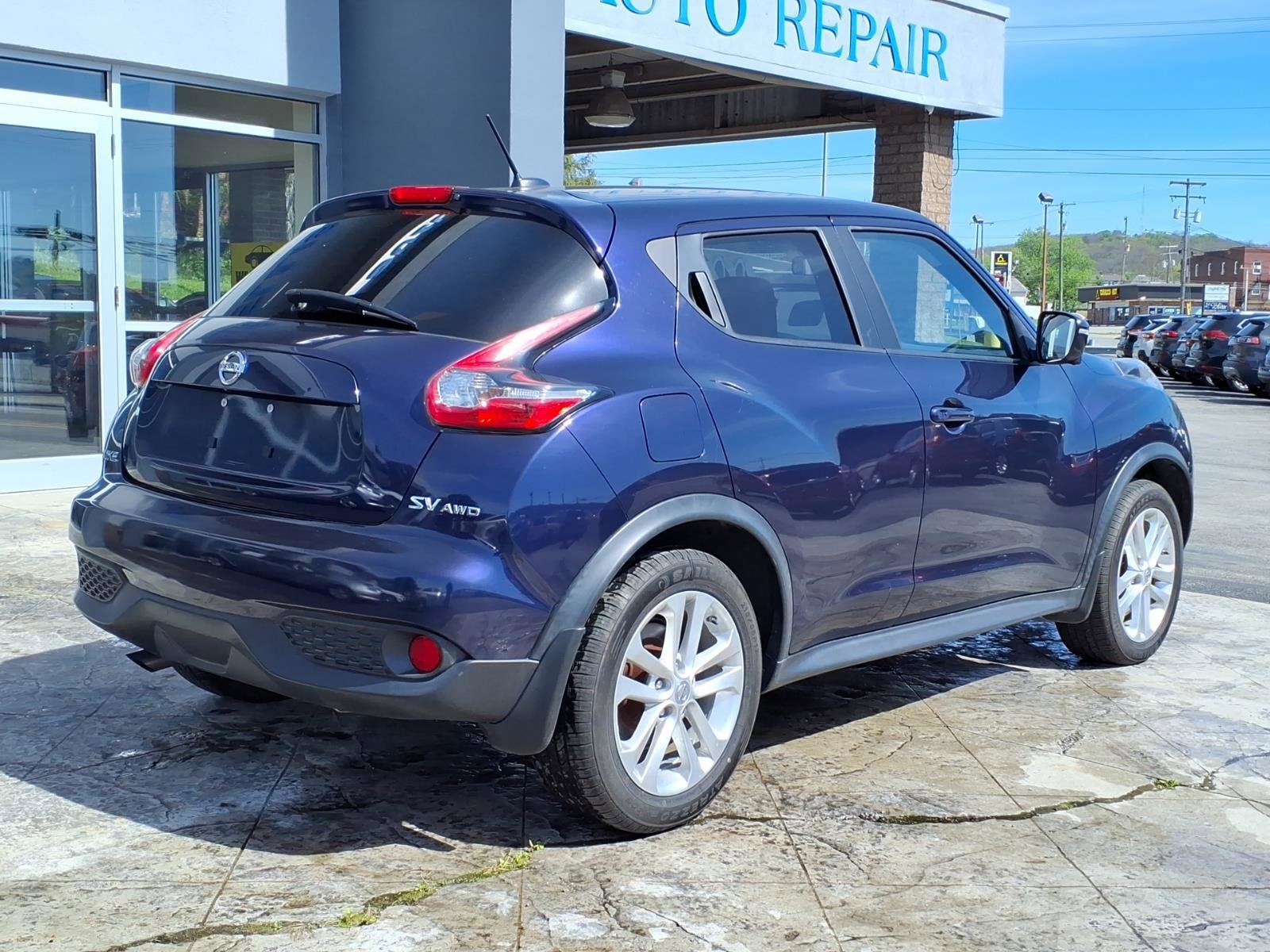 Used 2015 Nissan Juke SV w/ Technology Package AWD/4WD image 3