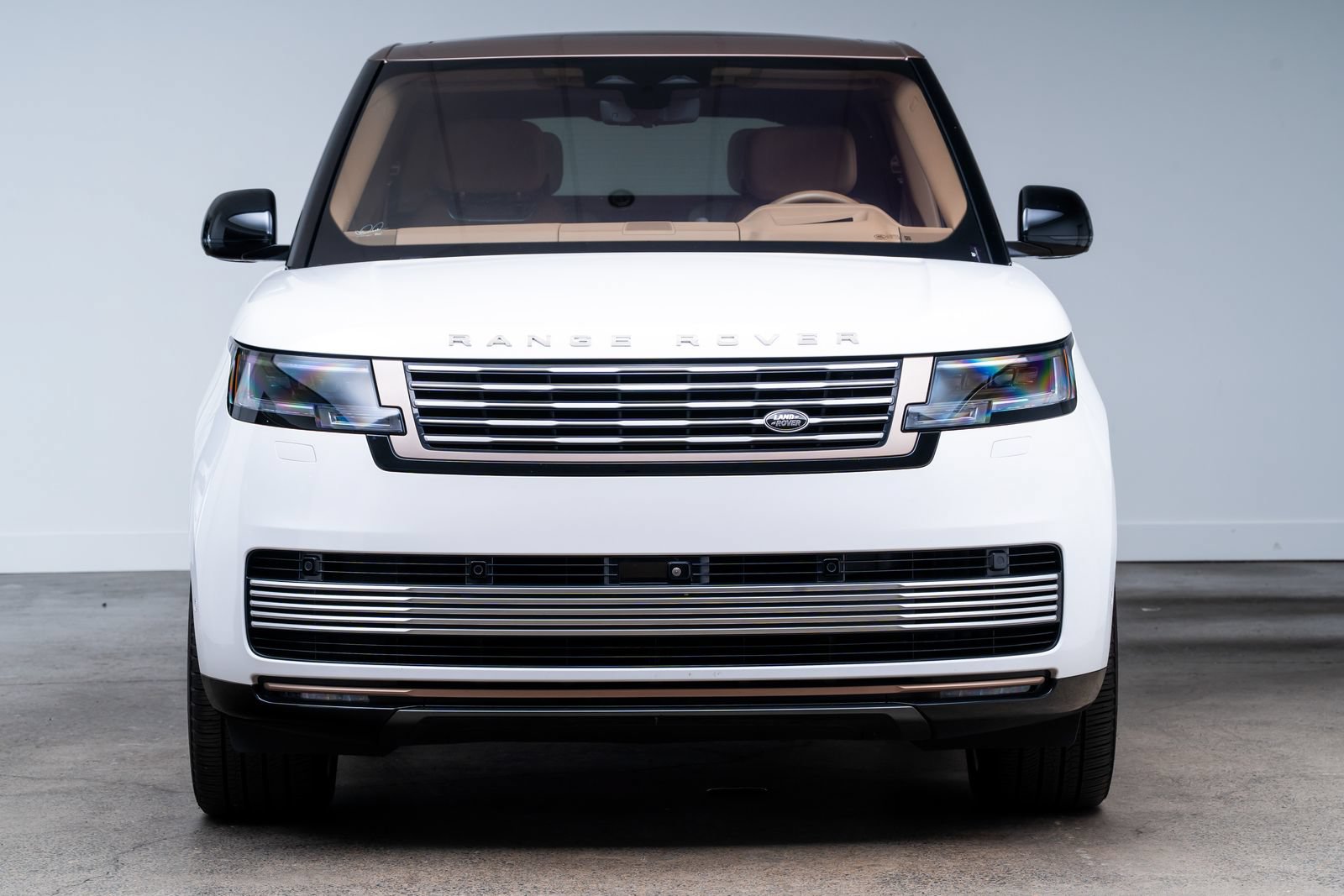 Used 2023 Land Rover Range Rover SV AWD/4WD image 2