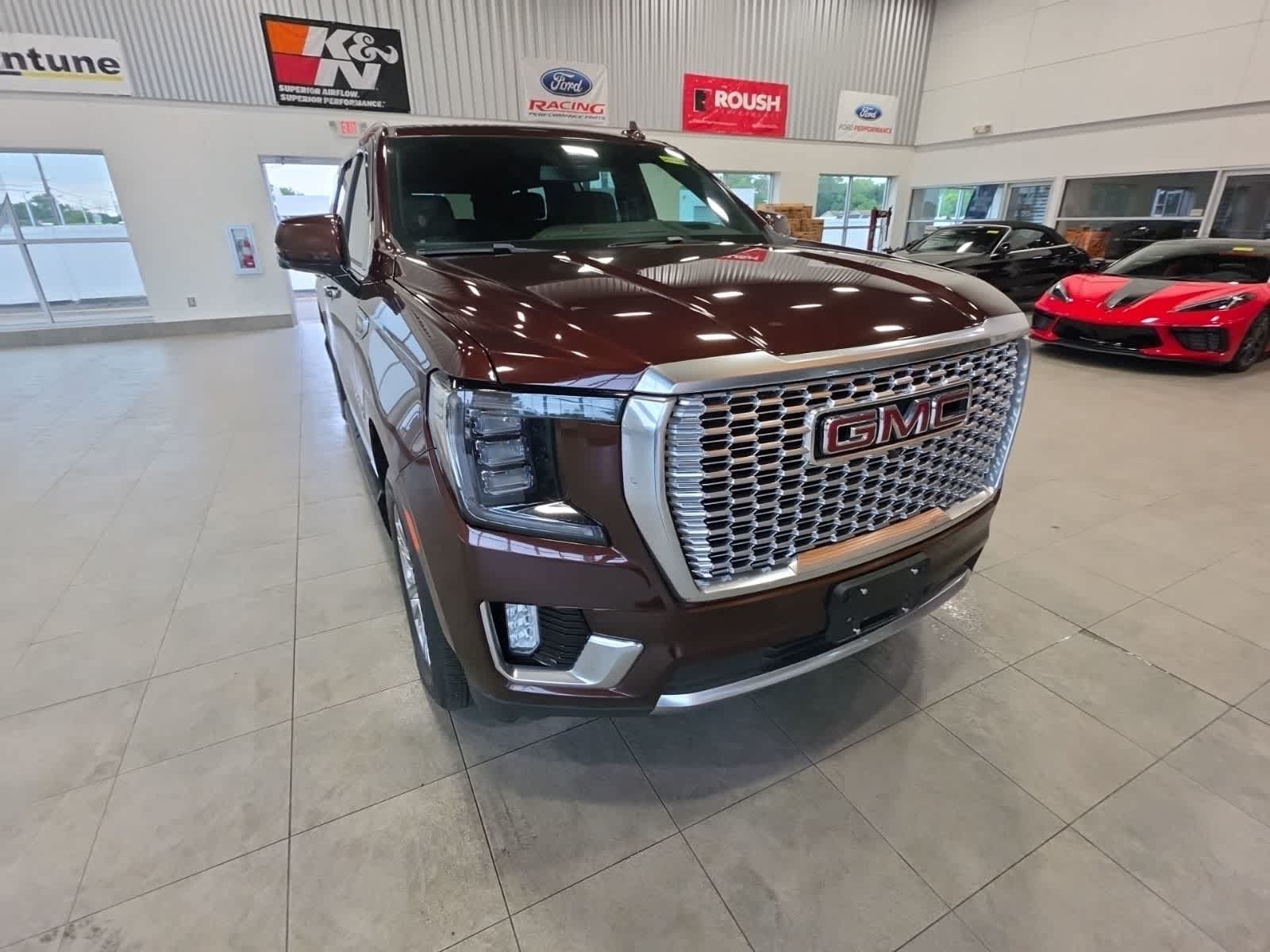 Used 2023 GMC Yukon XL Denali AWD/4WD image 4