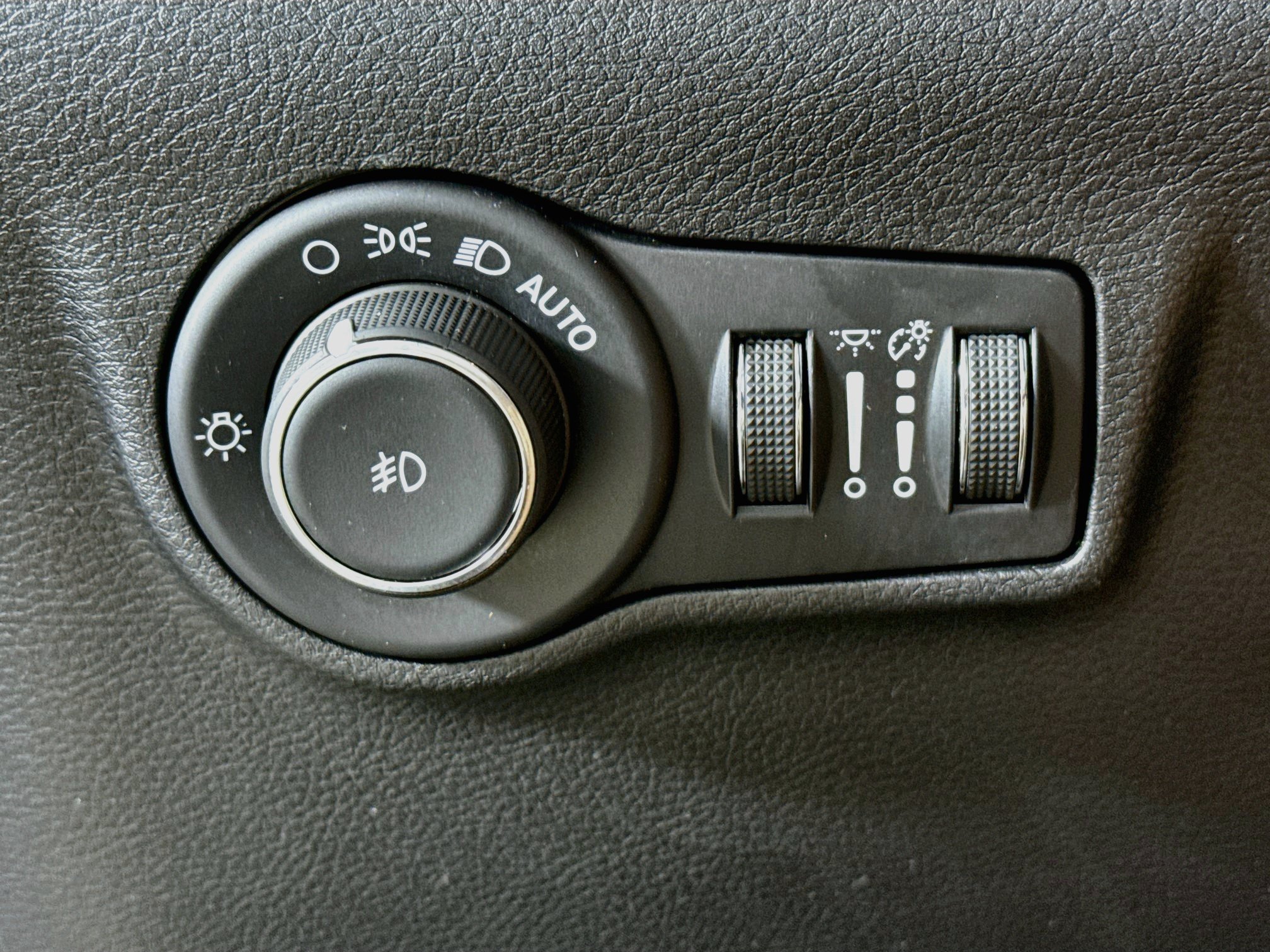Used 2025 Jeep Compass Limited AWD/4WD image 9