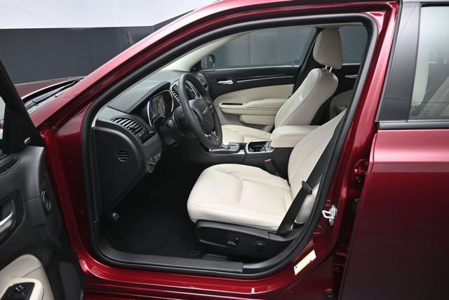 Used 2023 Chrysler 300 Touring L w/ Popular Equipment Group RWD image 9