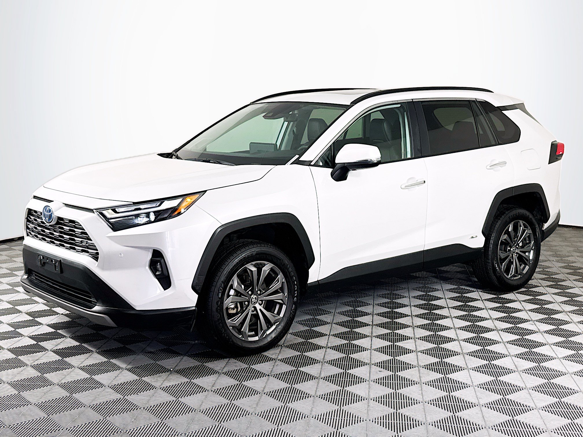 Used 2024 Toyota RAV4 Limited AWD/4WD image 4