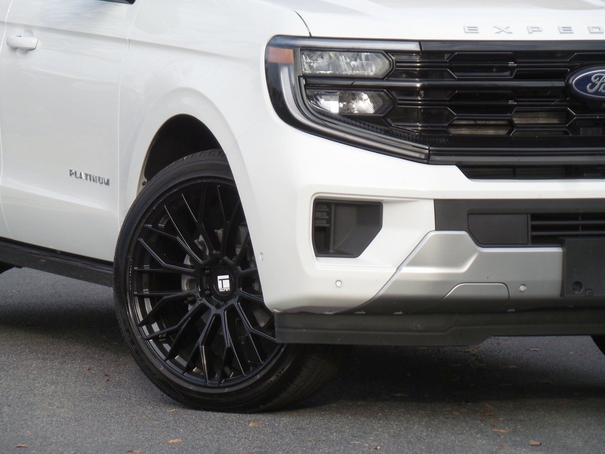 Used 2025 Ford Expedition Max Platinum w/ Platinum Ultimate Package AWD/4WD image 19