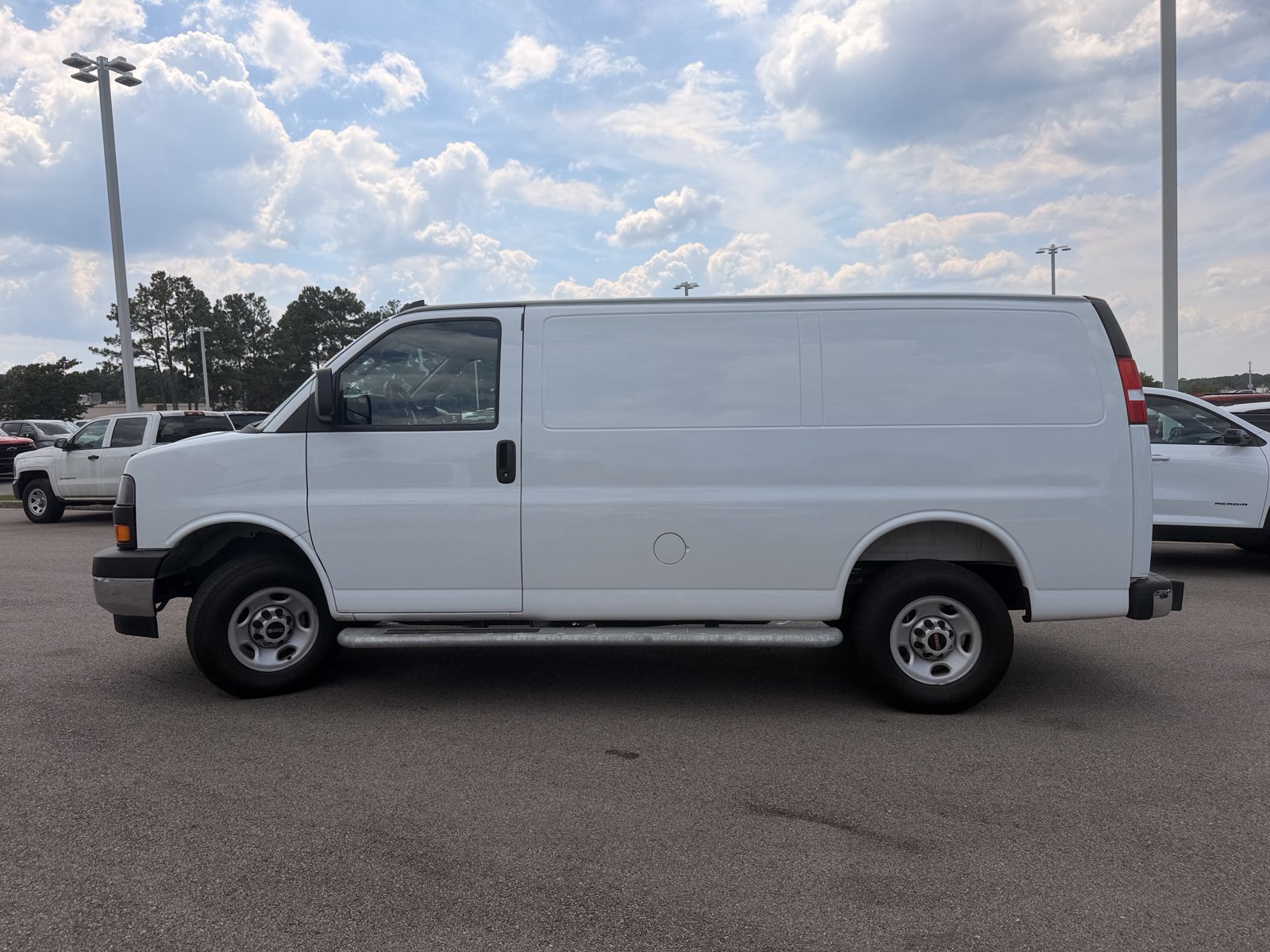 Used 2025 GMC Savana 2500 w/ Driver Convenience Package RWD image 9