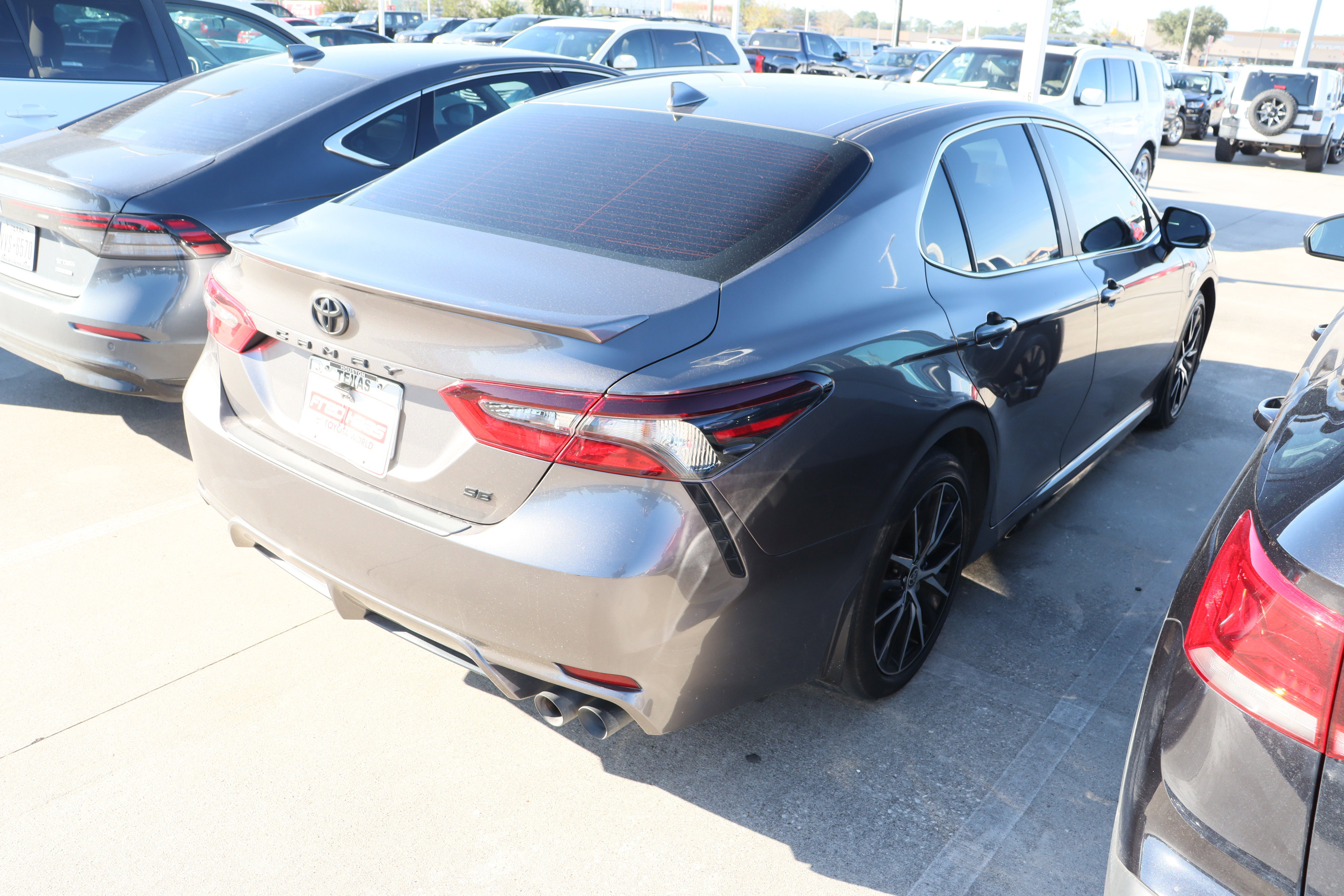 Used 2022 Toyota Camry SE image 11