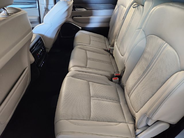 Used 2024 Jeep Wagoneer L Series II w/ Flexible Seating Group RWD image 28