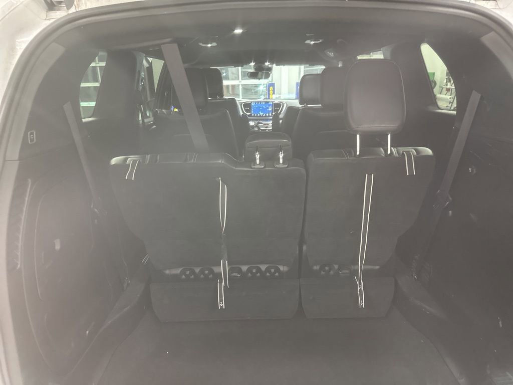 Used 2024 Chrysler Pacifica Select image 17