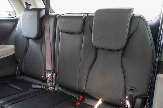 Used 2024 Kia Carnival EX image 19