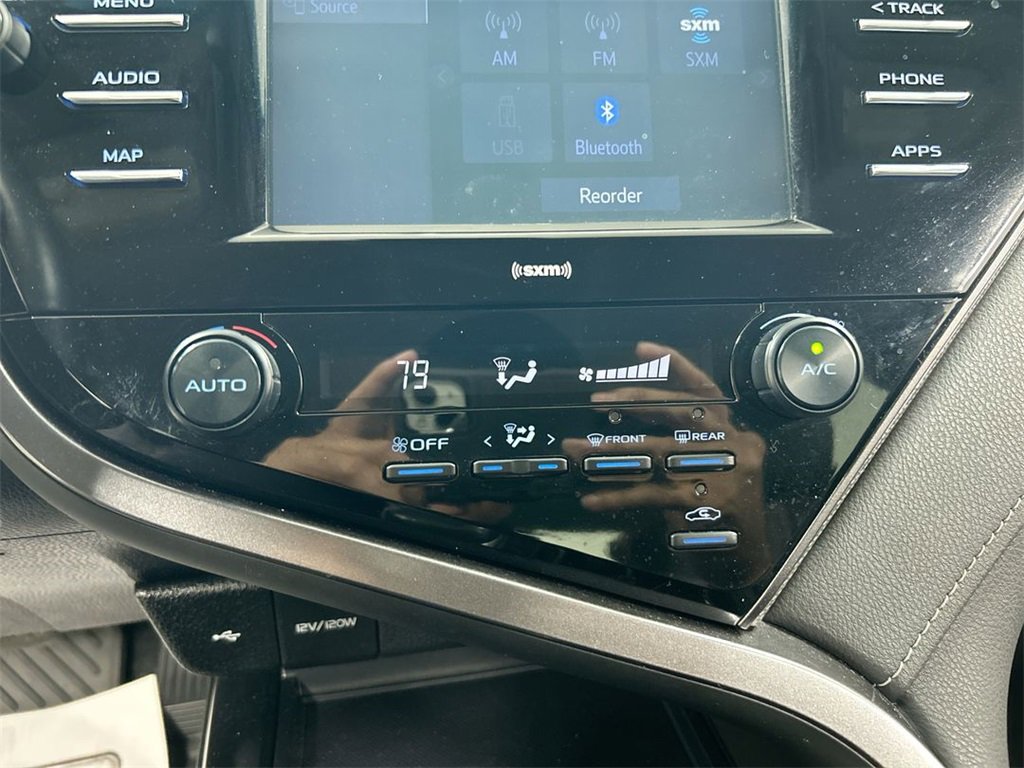 Used 2020 Toyota Camry SE image 16