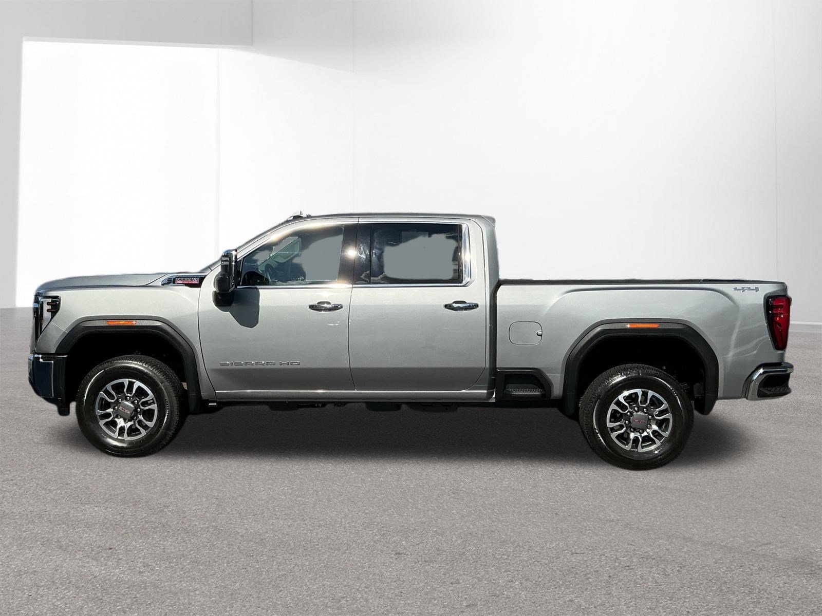 Used 2025 GMC Sierra 3500 SLT w/ SLT Convenience Package AWD/4WD image 24