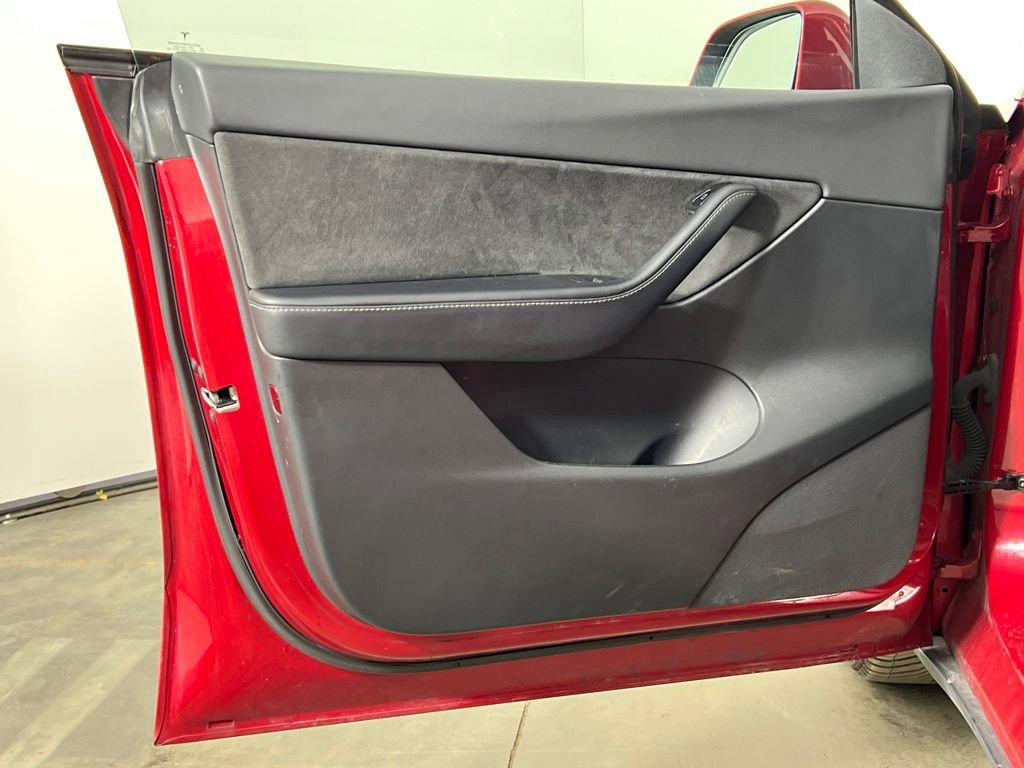 Used 2021 Tesla Model Y Long Range image 17