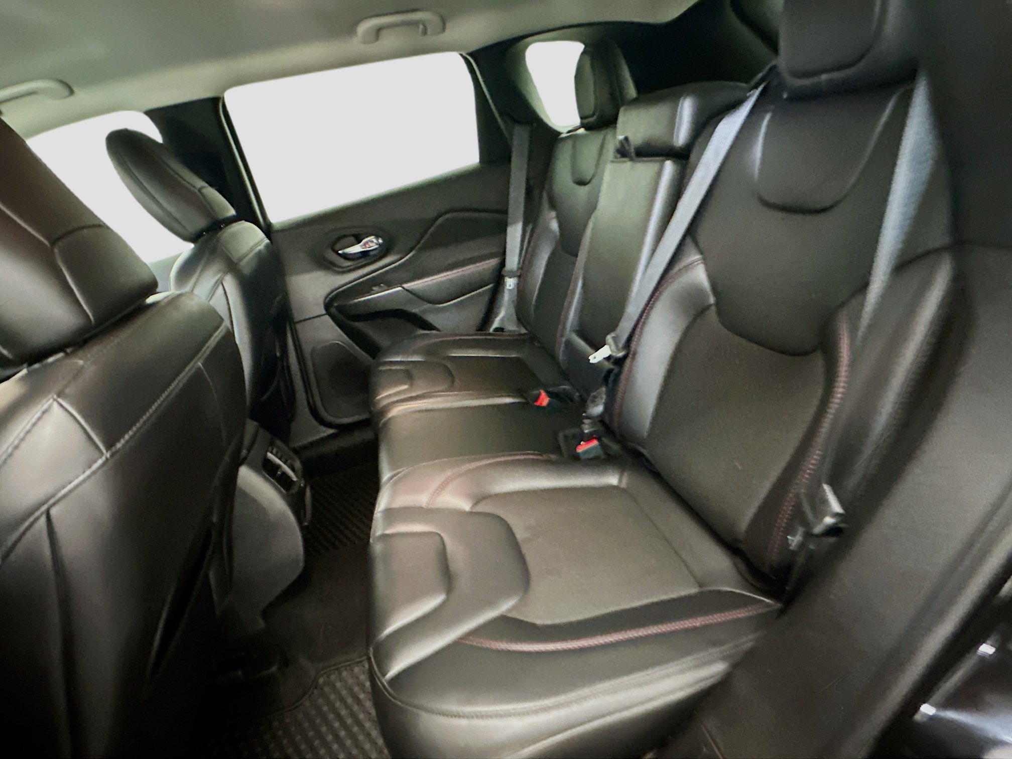 Used 2021 Jeep Cherokee Trailhawk image 28