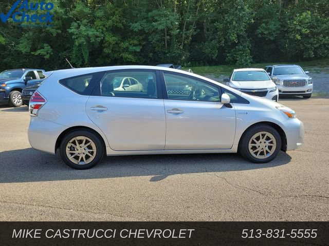 Used 2017 Toyota Prius V Two w/ Carpet Mat Package FWD image 6