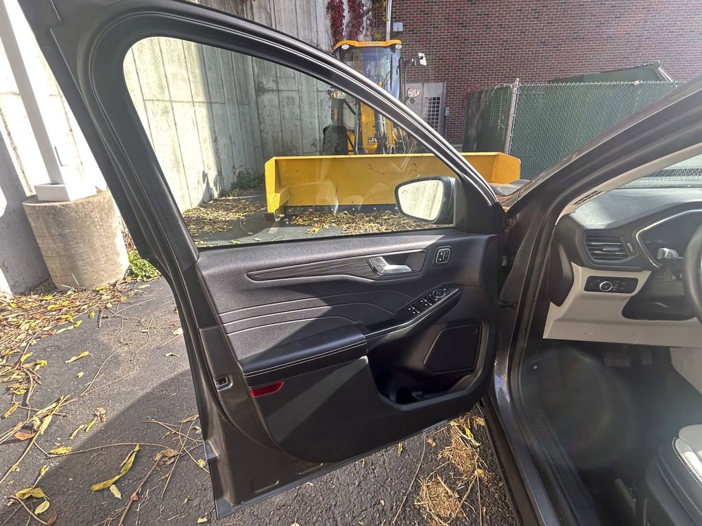 Used 2023 Ford Escape Platinum image 12