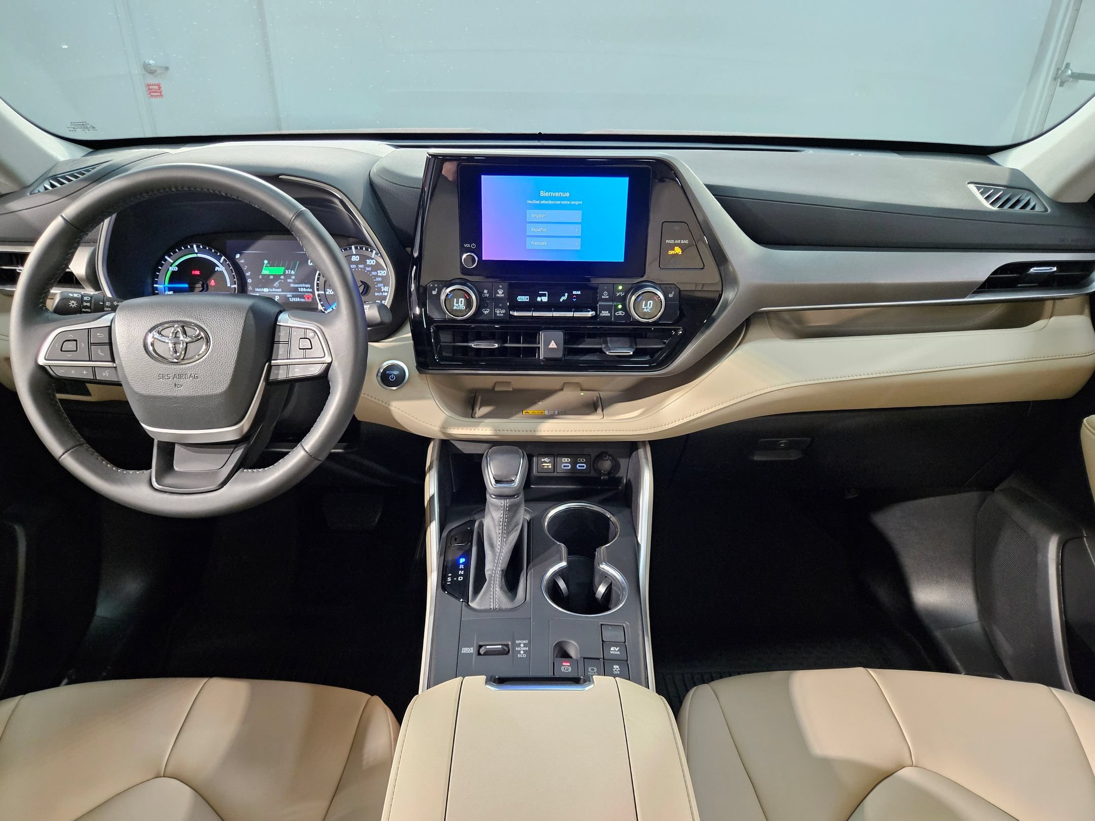 Certified 2024 Toyota Highlander XLE FWD image 10