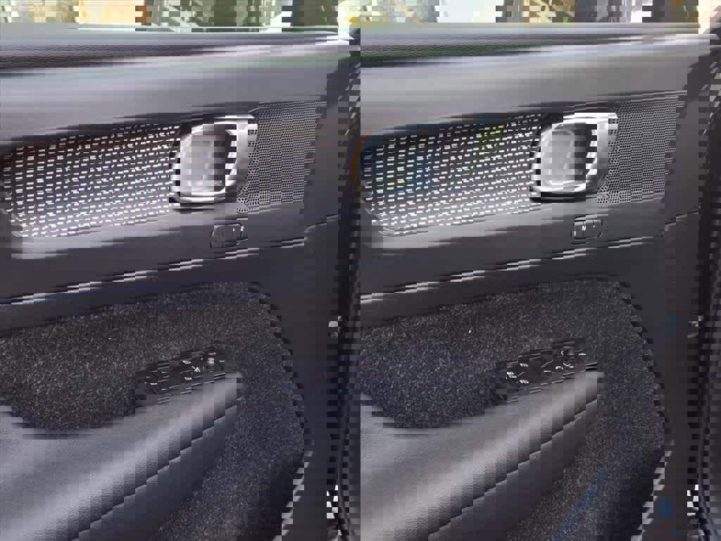 Used 2019 Volvo XC40 T5 R-Design image 15