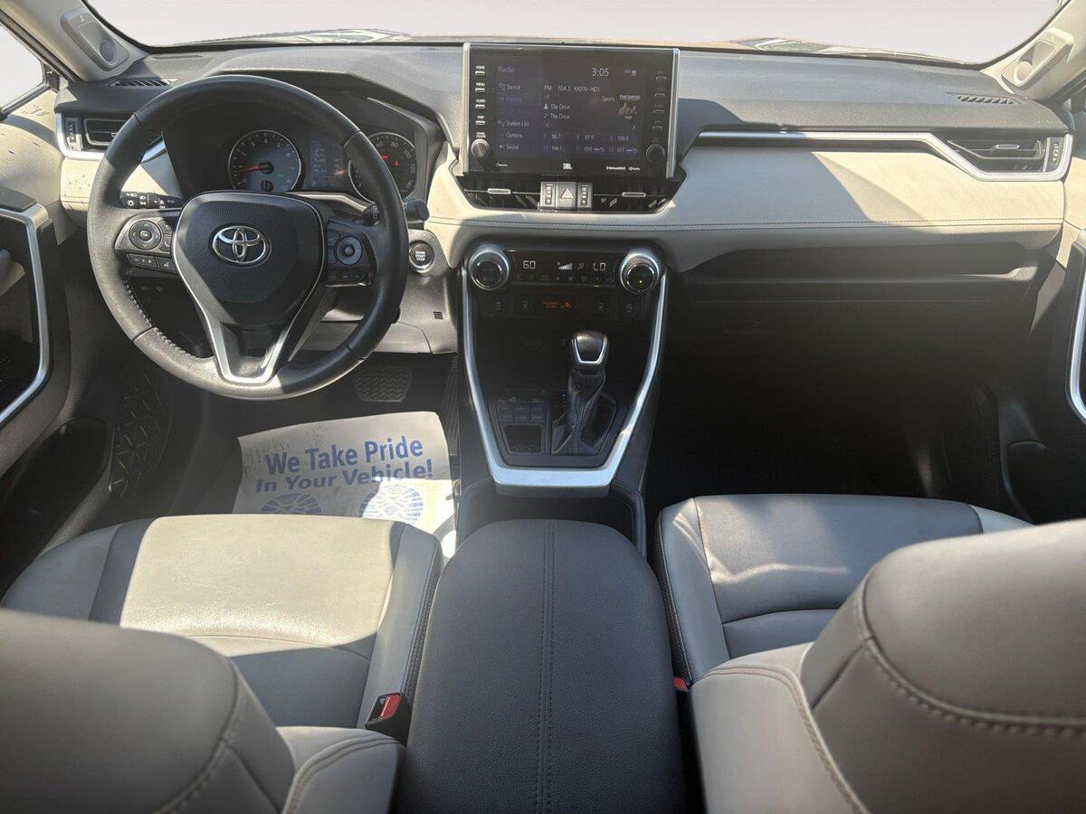 Used 2022 Toyota RAV4 XLE Premium AWD/4WD image 10