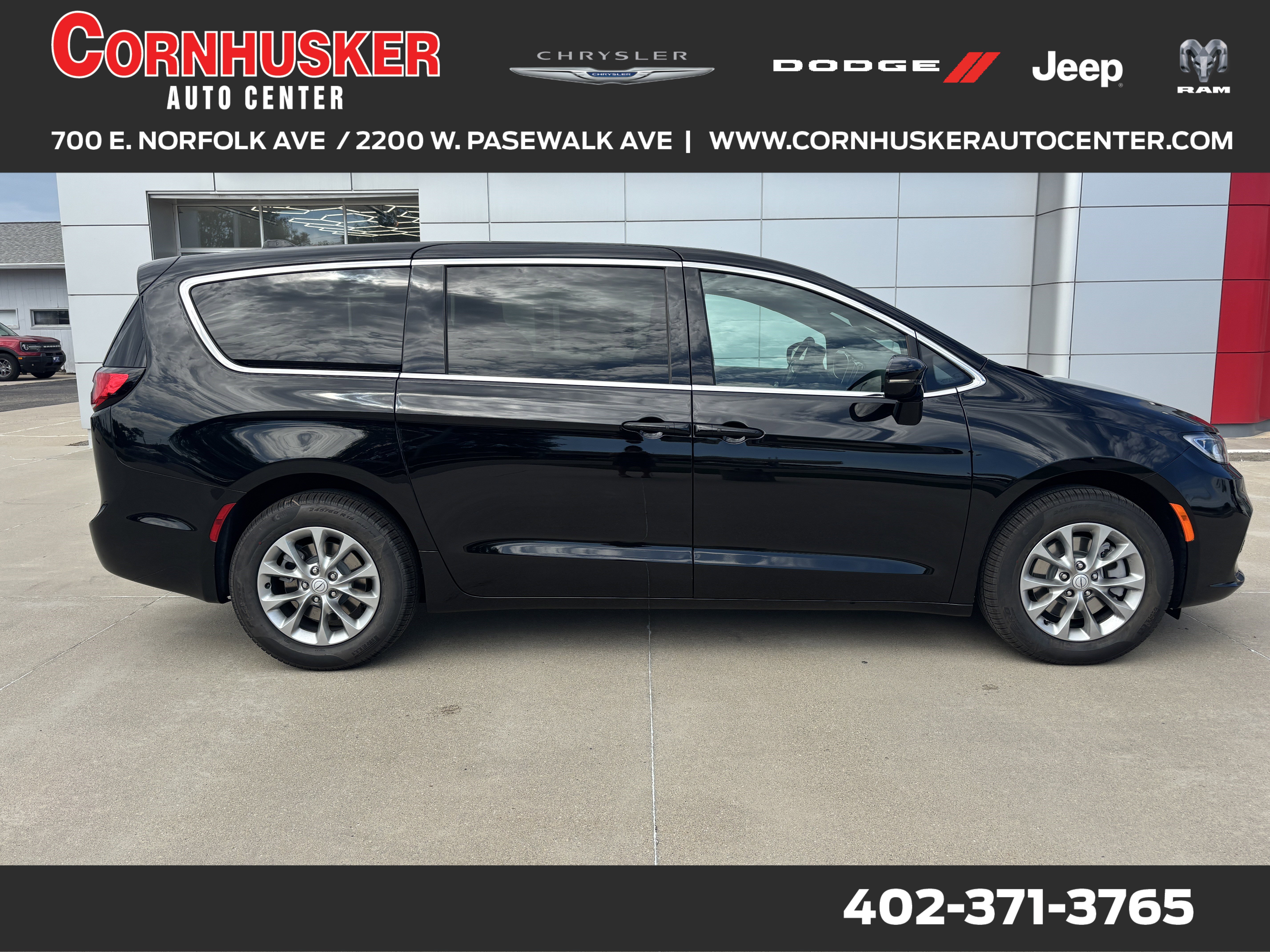 New 2026 Chrysler Pacifica Select image 1