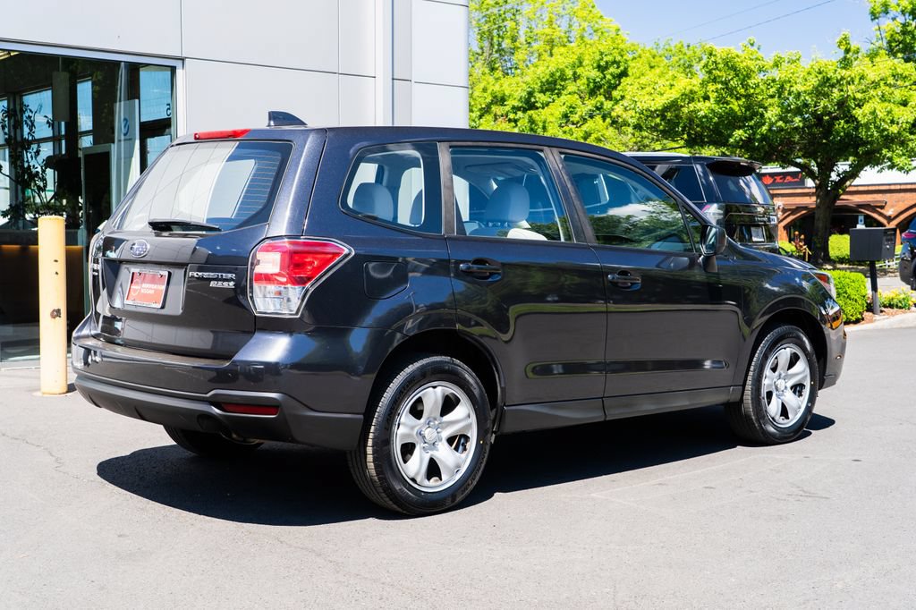 Used 2017 Subaru Forester 2.5i AWD/4WD image 6